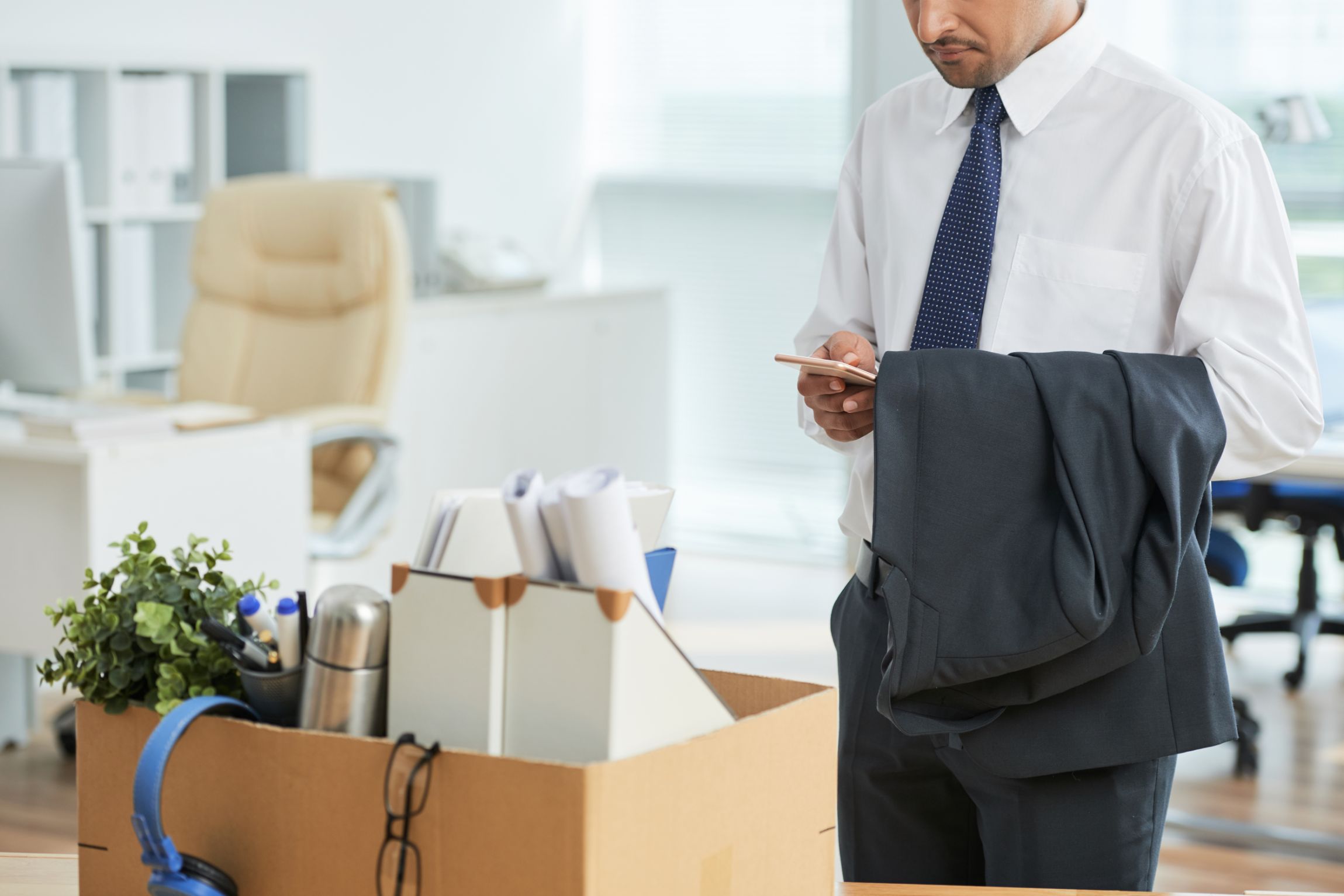 Men packing his things as he is leaving the company